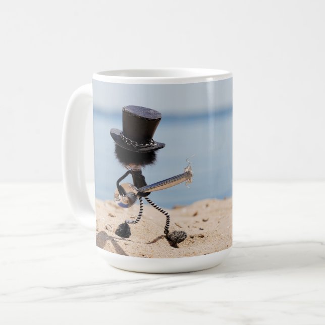 Caneca De Café Fubby rock gitarist met hoed op het strand. (Frente Esquerda)