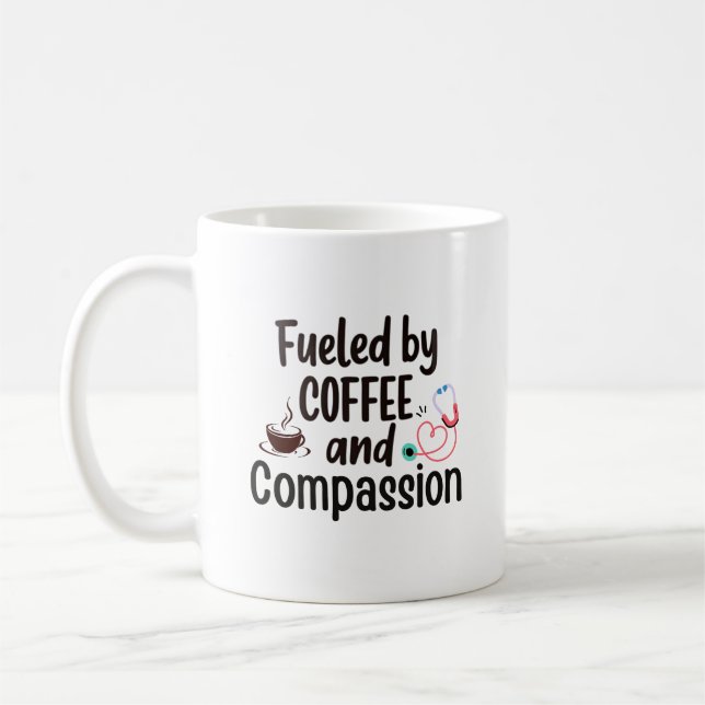 Caneca De Café Fueled by Coffee & Compassion – CNA (Esquerda)
