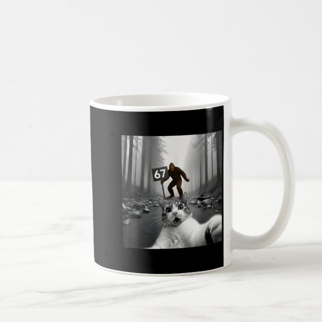 Caneca De Café Funny Cat Selfie With Bigfoot 67 Six Seven Meme Me (Direita)