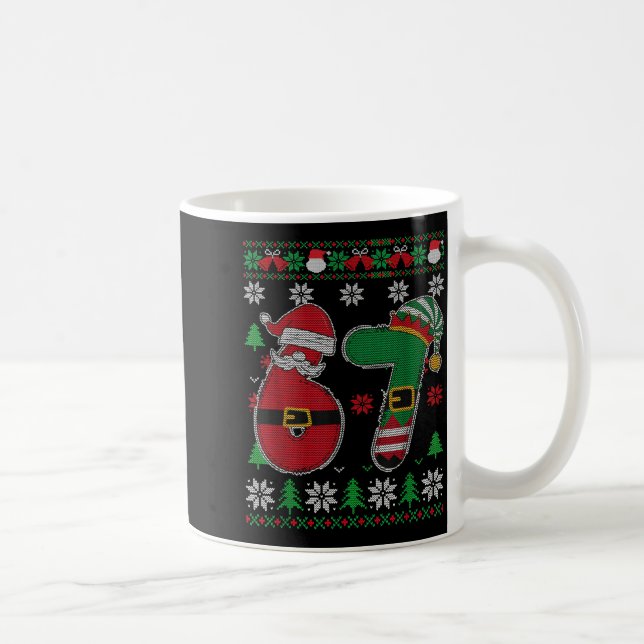 Caneca De Café Funny Christmas Six Seven 67 Meme Santa Elf Retro  (Direita)