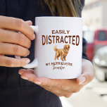 Caneca De Café Funny Distradido por Retrievers Personalizados<br><div class="desc">Apresentando a nossa Mug personalizada de café personalizada "facilmente distraída por rebanhistas" - a caneca ideal para quem se encontrar encantado pelo charme irresistível dos rebanhos! Com um toque de humor e um toque pessoal, esta caneca é o companheiro perfeito para seus cafezinhos. Faça esta caneca exclusivamente sua ou um...</div>
