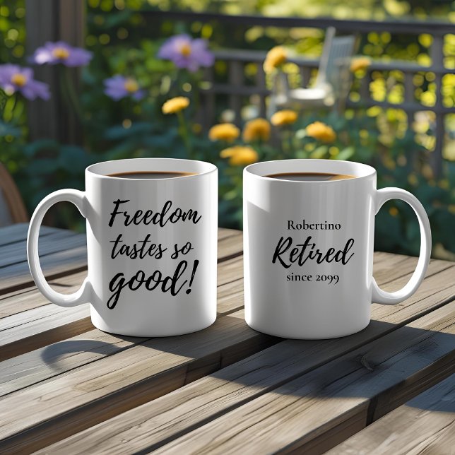 Caneca De Café Funny Freedom Tastes So Good Retirement Gift (Criador carregado)