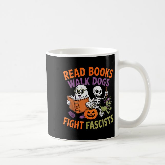 Caneca De Café Funny Halloween Activist Read Books Walk Dogs Figh (Direita)