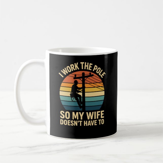 Caneca De Café Funny Lineman I Work The Pole Proud Provider Humor (Esquerda)