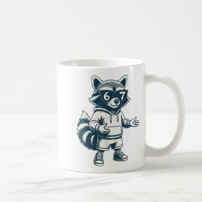 Caneca De Café Funny Raccoon 67 Meme Six Seven  (Direita)