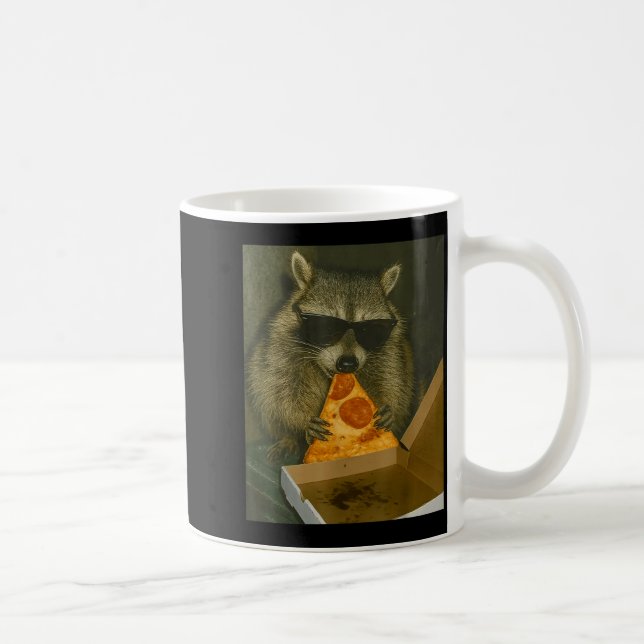 Caneca De Café Funny Raccoon Eating Zza Animal Meme Raccoon  (Direita)