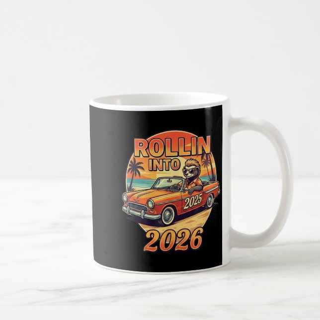Caneca De Café Funny Rollin Into 2026 Retro Car Sunset Vibes Artw (Direita)