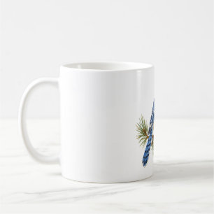 Caneca De Café Gaio-azul num Ramo de Pinheiro