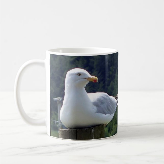 Caneca De Café Gaivota descansando sobre poste de cerca Vida Selv (Esquerda)