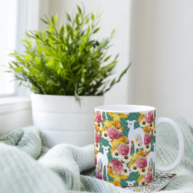Caneca De Café Galgos brancos italianos com flores (Criador carregado)