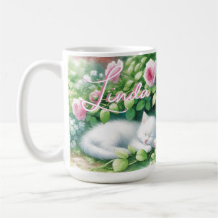 Caneca De Café Gatinho branco doce, apito sob um Rosa Bush