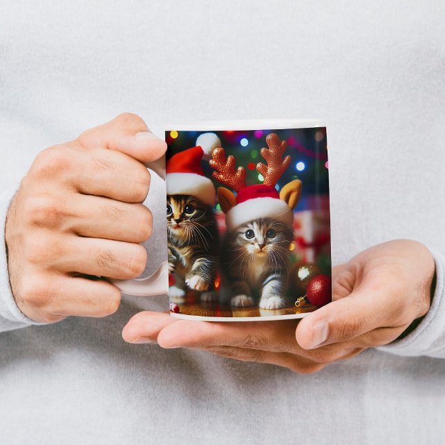 Caneca De Café Gatinhos bonitos com Papai Noel e chapéus de rena  (Criador carregado)