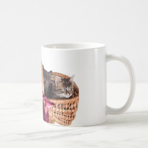 Caneca De Café gatinhos em uma cesta de vime