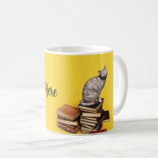 Caneca De Café Gato britânico em uma pilha de livros Bandeja de s