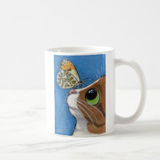 Caneca De Café Gato de gato malhado e borboleta alaranjada da