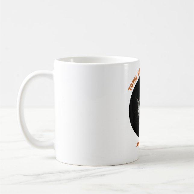 Caneca De Café Gato Engraçado Assistindo Eclipse Solar Total 2024 (Esquerda)