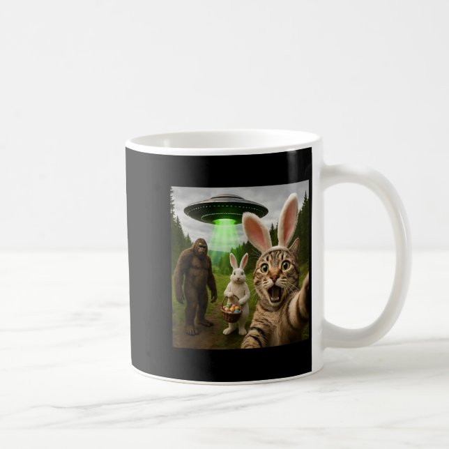 Caneca De Café Gato engraçado de Páscoa selfie com coelho Bigfoot (Direita)