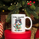 Caneca De Café Gato Louco Engraçado Eu Sou Bela Luz Nome Professo<br><div class="desc">"Estou bem,  está tudo bem" com um gato bonito e uma vintage enrolada pintando as luzes de cordas de Natal,  presente personalizado para um professor.</div>