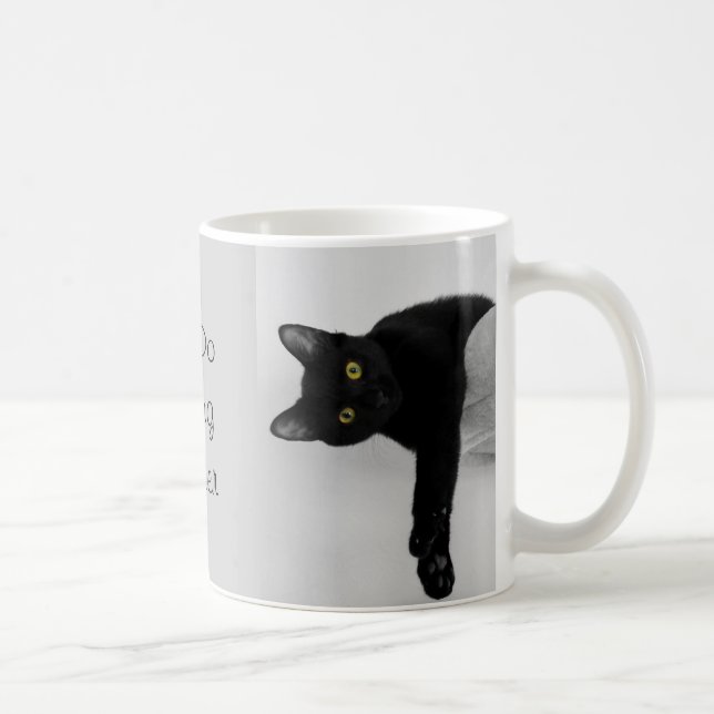 Caneca De Café Gato Negro relaxando no sofá (Direita)