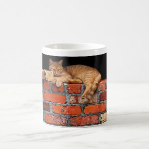 Caneca De Café Gato no Muro de Tijolos