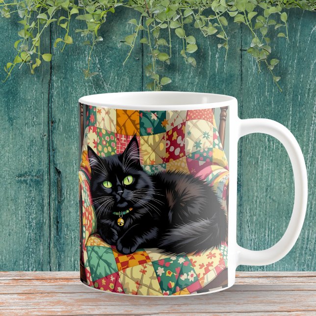 Caneca De Café Gato Preto Bonito na Cadeira Rochosa (Criador carregado)