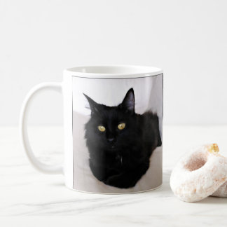 Caneca De Café Gato Preto de Cabelo Longo Relaxando no Sofá