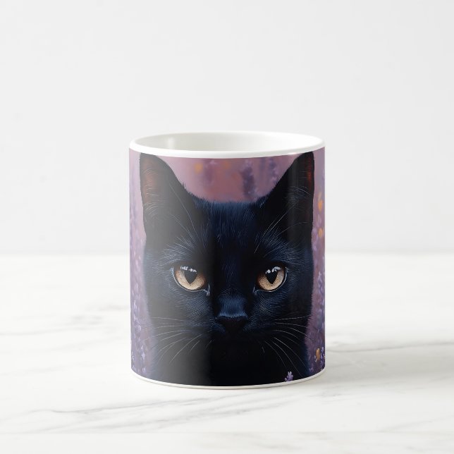 Caneca De Café Gato Preto numa Ilustração de Campo de Lavanda (Centro)