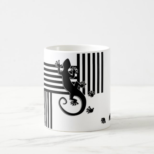 Caneca De Café Gecko em execução - abstrato de listras preto e br (Centro)