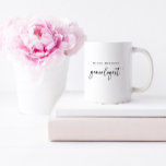 Caneca De Café Genealogista Oficial da Família em Script | NA MOD<br><div class="desc">Essa caneca simples e na moda diz "genealogista oficial da família",  e você pode colocar seu próprio nome no texto. Há também uma elegante e moderna tipografia da escrita negra. Um presente perfeito para o ancestral e especialista em genealogia na sua árvore genealógica!</div>