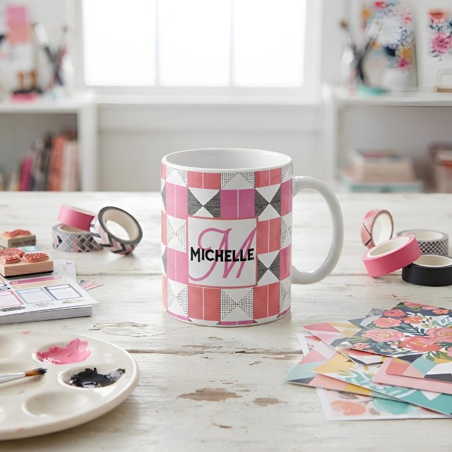 Caneca De Café Geométrico Moderno Rosa e Preto Monogramado (Criador carregado)