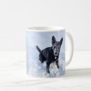 Caneca De Café German shepherd Negro nas Vistas da Neve Dois, ZKA