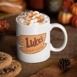 Caneca De Café Gilmore Girls | Logotipo do restaurante Luke<br><div class="desc">Comece seu dia como um verdadeiro local do Stars Hollow com esta caneca de café do Gilmore Girls Luke's Diner. Apresentando o logotipo icônico da série amada, esta caneca é perfeita para fãs que querem trazer um toque de nostalgia à sua rotina matinal. Feito com materiais duráveis e personalizáveis, é...</div>