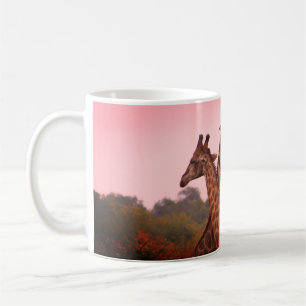 Caneca De Café Girafas em pé em mopani com céu rosa