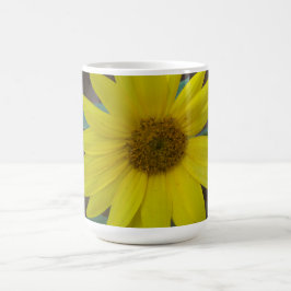 Caneca De Café Girassol amarelo em close up