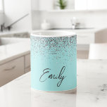 Caneca De Café Girly Aqua Blue Teal Glitter Sparkle<br><div class="desc">Azul-Aqua - Brilhante-Teal Esmagado Monograma de Metal e Taça ou Mug Iniciais de Café. Isto faz o doce e perfeito aniversário de 16 anos,  casamento,  chá de panela,  aniversário,  chá de fraldas ou festa de solteira presente para alguém que ama luxo de luxo e estilos quíticos.</div>