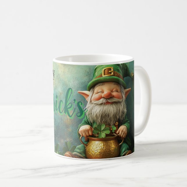 Caneca De Café Gnome Leprechaun e Pote de Ruas Douradas. Dia de P (Frente Esquerda)