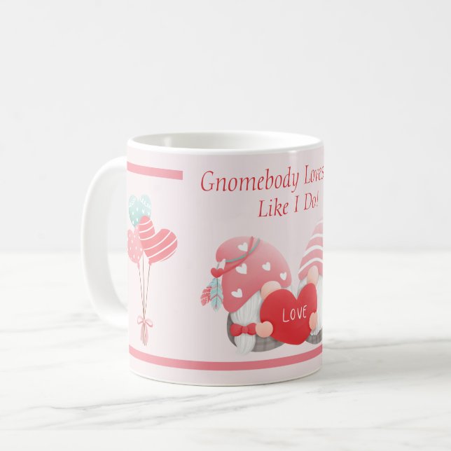 Caneca De Café Gnomebody Te Ama Como Eu Amo - Casal Gnomo (Frente Esquerda)