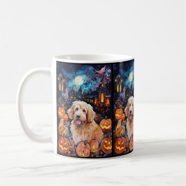 Caneca De Café Goldendoodle de Halloween com Abóboras Assustadora (Esquerda)