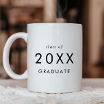 Caneca De Café Graduação de Ano de Formando de Classe de Tipograf<br><div class="desc">Esta caneca de graduação de formando da aula de tipografia quic é o presente perfeito para uma festa de formatura moderna. O simples design apresenta uma tipografia clássica minimalista a preto e branco com um toque rústico. Personalizável em qualquer cor. Mantenha o design mínimo e elegante, como está, ou personalize-o...</div>