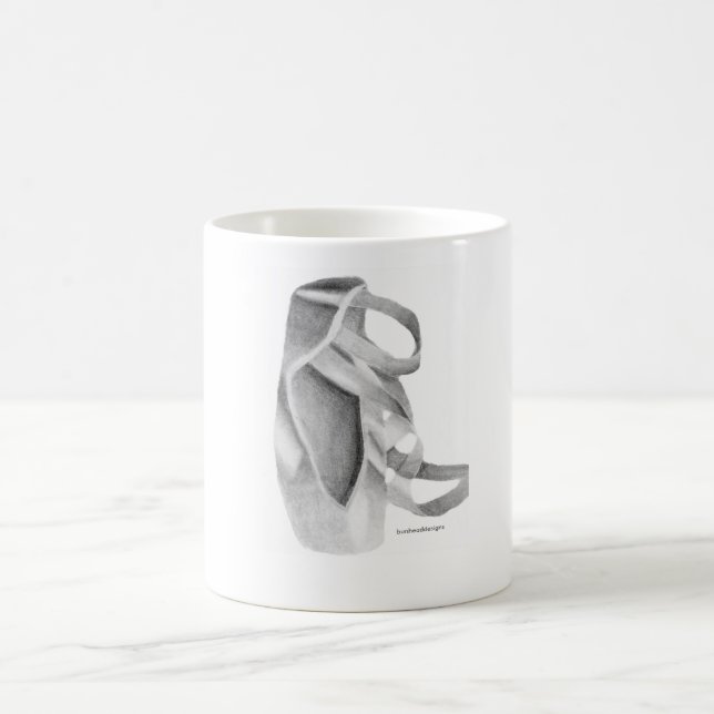 Caneca De Café Gráfico dos calçados de Pointe do balé (Centro)