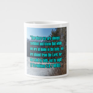 Caneca De Café Grande 2 Coríntios 5:6-7 WEBU Mug