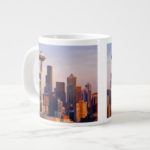 Caneca De Café Grande A Agulha Espacial é uma torre ao entardecer em Se