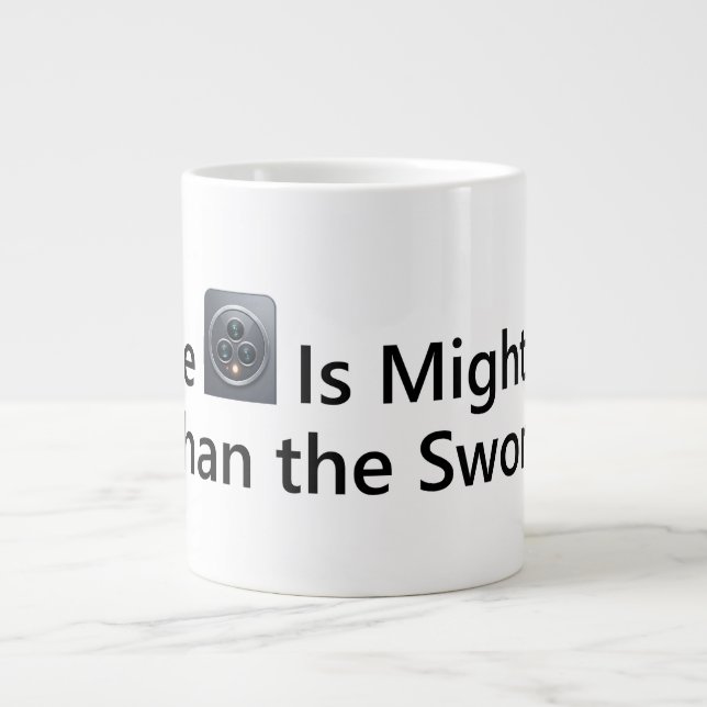 Caneca De Café Grande A Câmera É Mais Poderosa que a Espada (Frente)