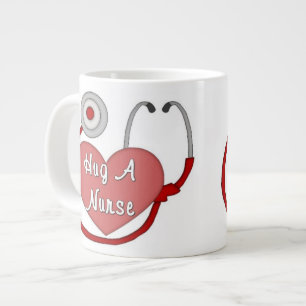 Caneca De Café Grande Abraçar Uma Enfermeira