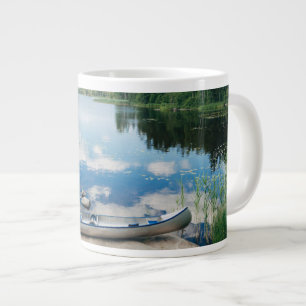Caneca De Café Grande Água   Canoa em lago em Suecia