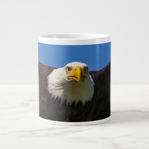 Caneca De Café Grande Águia Americana passa voando perto