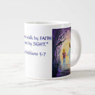 Caneca De Café Grande Andando às escuras com FAITH 2 Corinthians 5:7