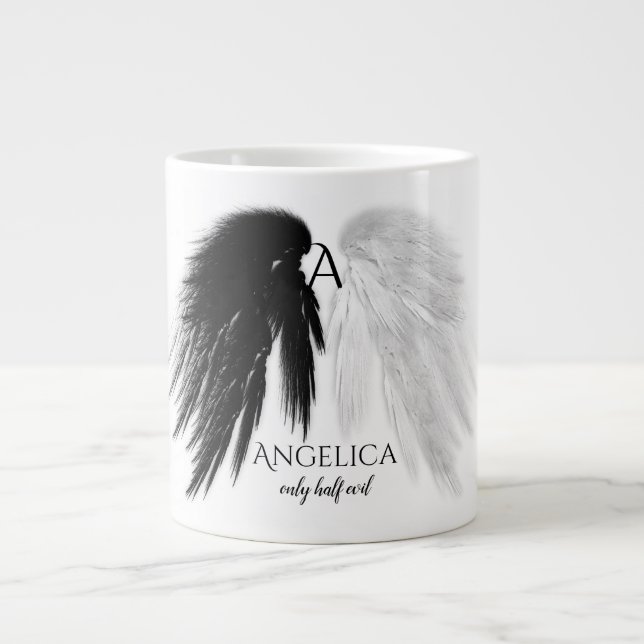 Caneca De Café Grande ANGEL WINGS 'Only Half Mau' Monograma Funny (Frente)