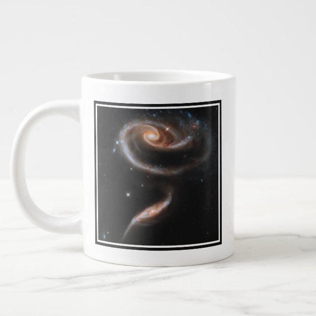 Caneca De Café Grande Arp 273 Interagindo Galáxias Em Andromeda. (Esquerda)