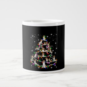 Caneca De Café Grande Árvore De Natal De Beagle Abrangida Pela Lâmpada